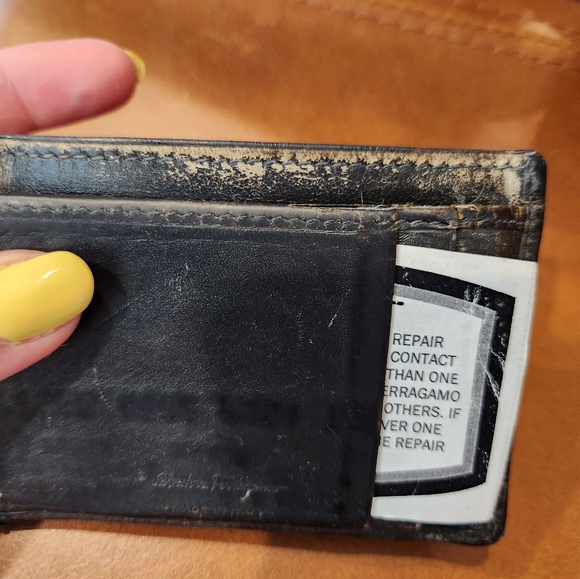 USED Salvatore Ferragamo Black Leather Card Holder AUTHENTIC - Picture 3 of 8